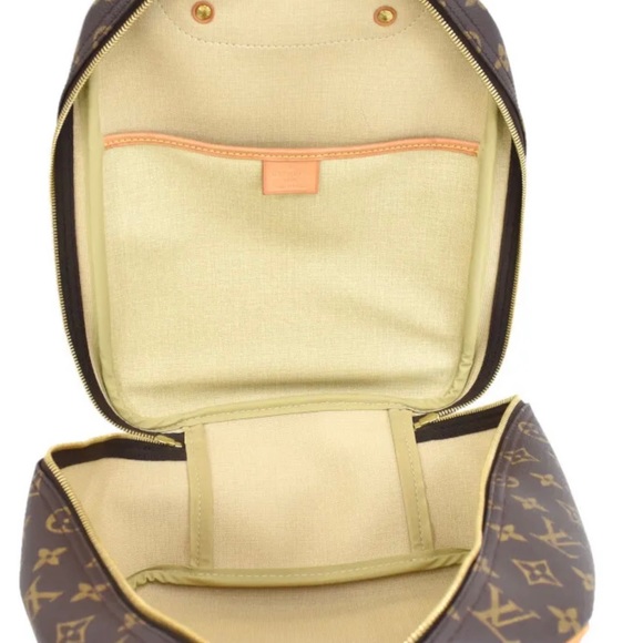 Authentic LV Excursion bag in Excellent pre-loved condition - Picture 9 of 10
